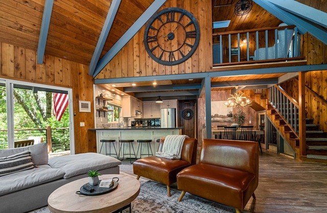 Mountainside Cabin w/ Deck | Walk to Lake