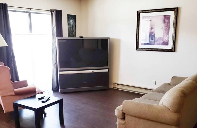 ☆ MOUNTAINSIDE COMFORT ☆☆ 5 Min to Golf & Ski