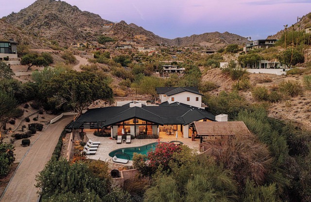 Mountainside Manor - Private 6BR Retreat
