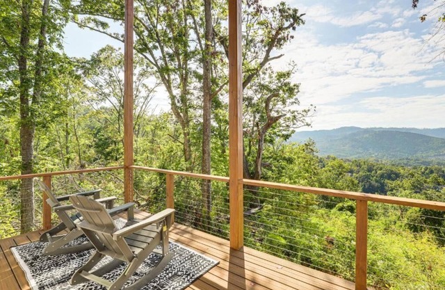 Mountaintop Gem - Silverstone Cottage