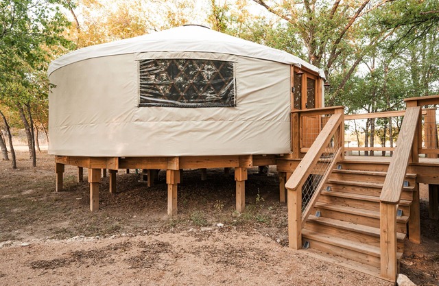 Mourning Dove Yurt! Hot Tub! Medina River Access ! Close to Town!