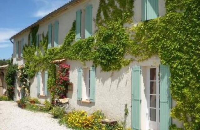 MOUSTIERS SAINTE MARIE INDEPENDENT APARTMENT IN PRETTY CLOSE VIEW AND QUIET