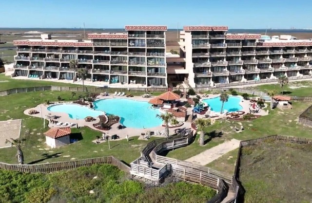 MP107-Jacuzzi | Resort Pools | Boardwalk to Beach