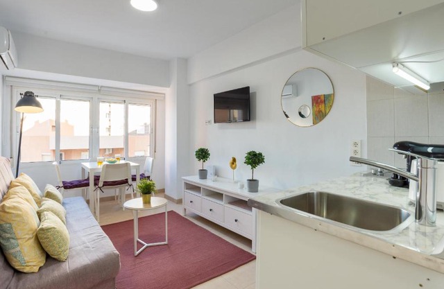 MP7 Renovated apartment right on the beach 700 meters away from Old Town