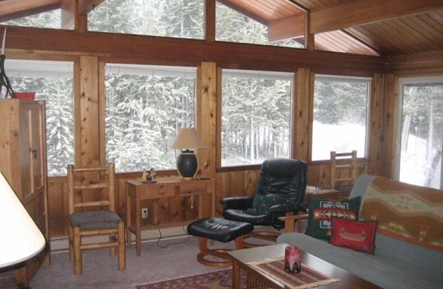 Mt Bachelor Cabin with NEW Hot Tub, Minutes to Sunriver, 20 Minutes to Bachelor