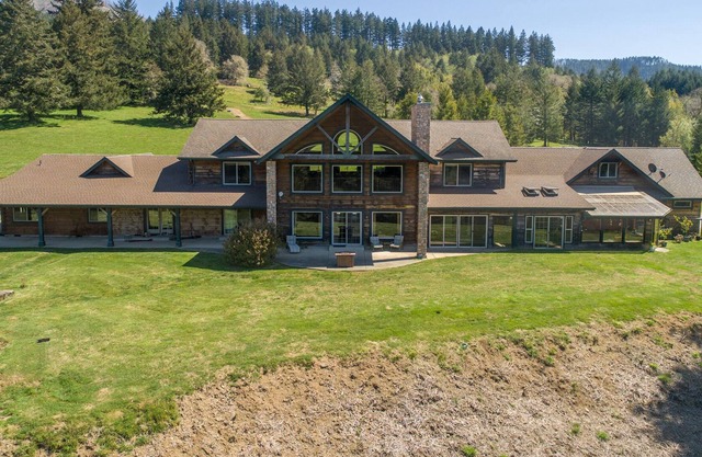 Mt Emily Lodge on a Ranch setting Overlooking the Chetco River Valley