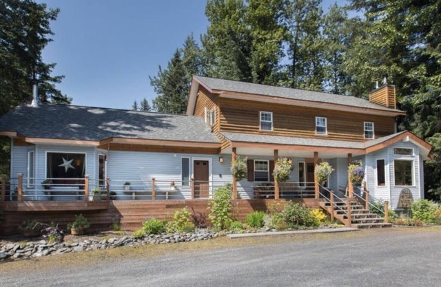 Mt. Marathon Room at Bell In the Woods B&B (King/2nd Floor) Max 2ppl