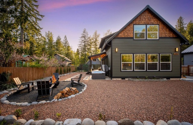 Mt Rainier Retreat Private Hot Tub Firepit
