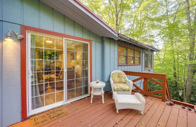 Mtn Home w/Deck & Community Amenities in Newland