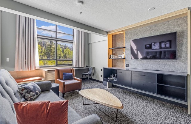 MTN House - King Loft Suite