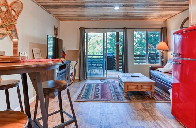 MTN Town Escape the Fox Den, 1 Bdrm luxury Apt