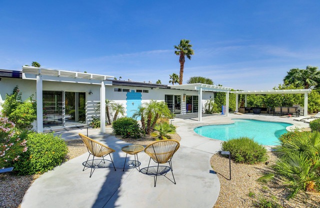 Mtn Views & Outdoor Oasis: Palm Springs Getaway