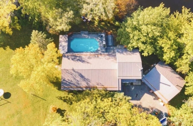 Multi-Family Cottage: Pool, Hottub, BBQ, Bonfire
