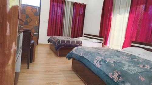 Munsyari camping zone & tracking snow hill