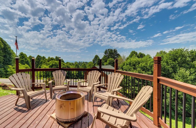 Murphy Cabin w/Fire Pit & Mountain Views!