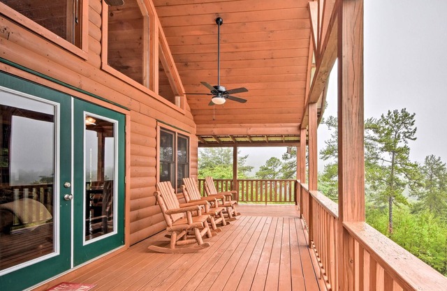 Murphy Cabin w/ Mtn. Views ~4 Mi to Cherokee Lake!