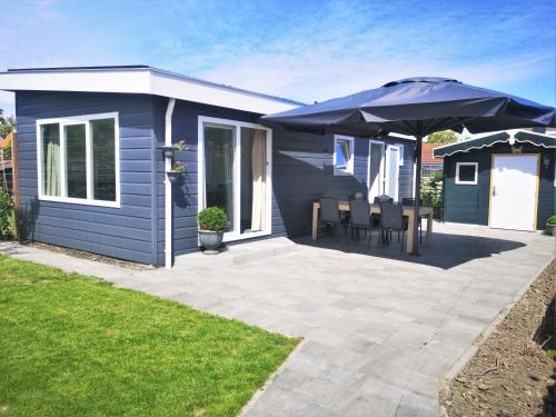 MW155 Chalet with garden in peaceful area