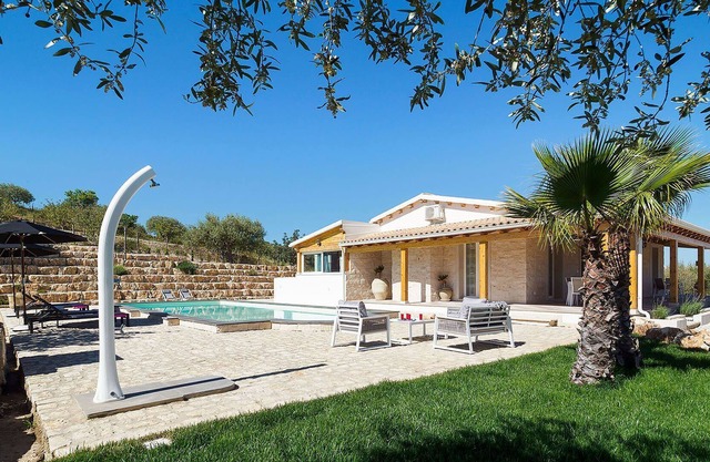 My Rental Homes - Villa L'Olivo with private pool, garden and equipped terraces