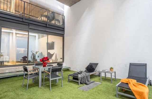 My Space Barcelona Apart. with shared terrace in Sant Gervasi per months