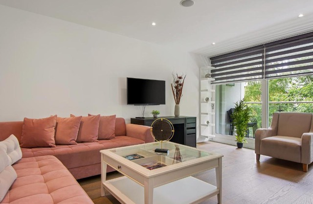 MySquare Three Bedroom Serviced apartment in Old Street