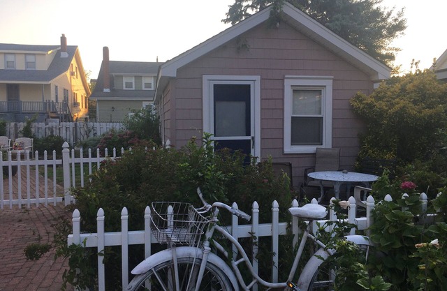 N. Wildwood Beach Cottage 3 blocks to beach & 2 blocks to the bay!