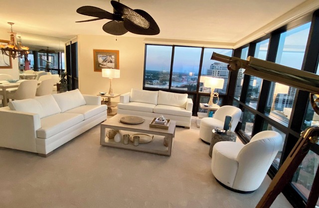 Naples Gulf Front Penthouse/270 ° & Bay Views/PVT Beach Access/Massive Lanai