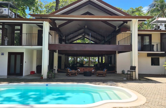 Naranjo Beach King Room at Hona Beach Hotel