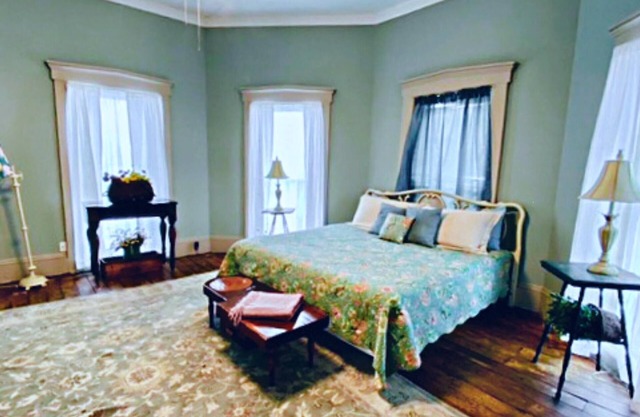 Nashville Suite #2: Pet Friendly, Steps Away from Shops and Restaurants.