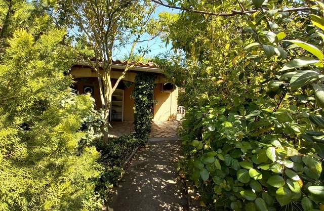 Nature gîte with swimming pool in the Minervois