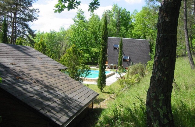 Nature lovers chalet nestled in the heart of Perigord with heated pool