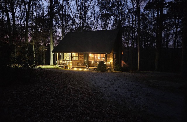 Nature Lovers Paradise- Rustic Cabin on 2 acres with a creek!