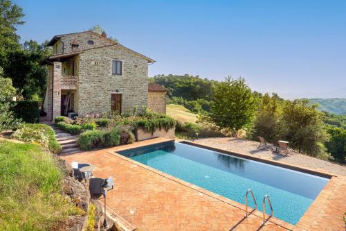 Nature's Haven Apartments in Renovated Farmhouse with Pool