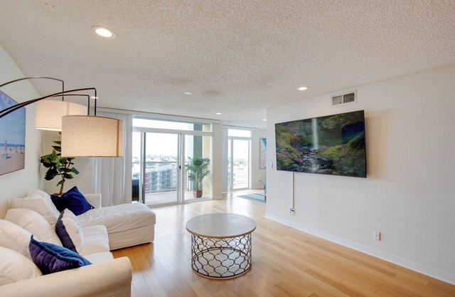 Nautical 2 Bdrm with Ocean Views