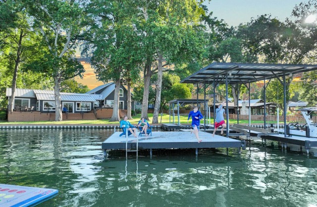 NB Lakefront Getaway*Luxury on Lake Dunlap