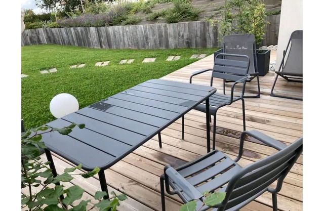 Near Annecy, cocoon studio with garden