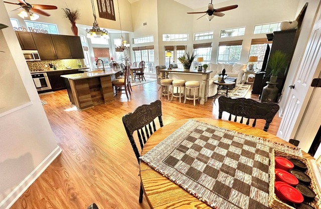 Near Beach 3BR 3.5BA with Loft Sleeps 10 2 Golf Carts