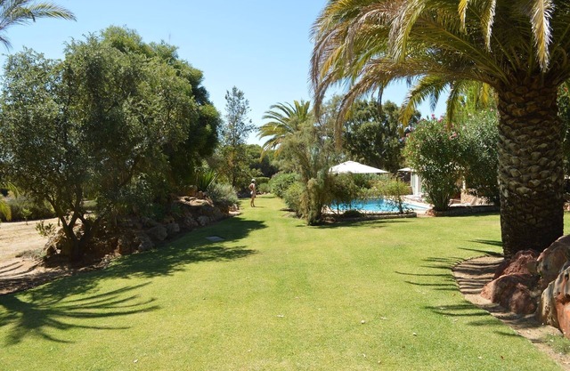 Near Beaches,Golf Courses,WaterParks,Heated Pool,Easy access to Motorway .