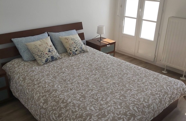 Near Disney and La Vallée Village - Apt 2 bdrms with balcony - sleeps 8