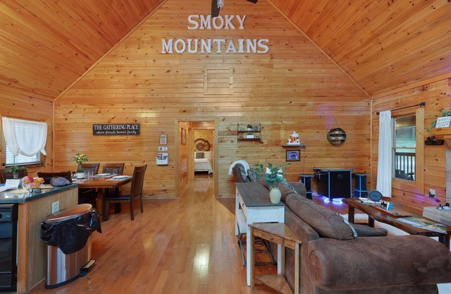 Near Dollywood! FirePit~Arcade~Easy Rds~Playground
