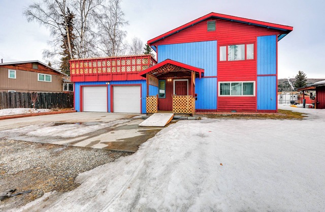 Near Dtwn & Pioneer Park: Fairbanks Home w/Deck!