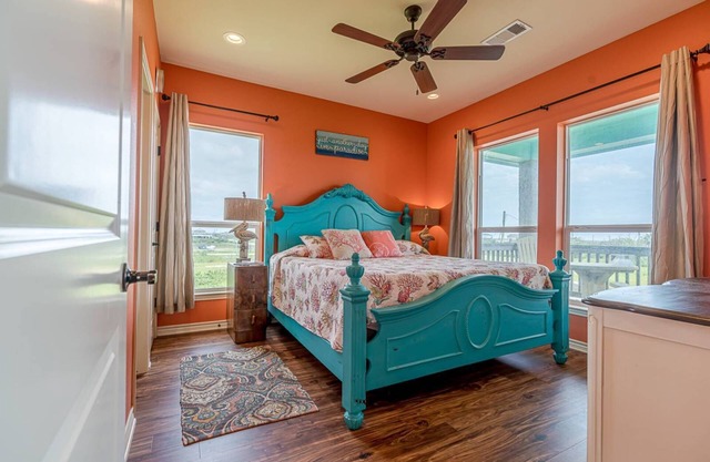 Near Ferry|RV Pad|Hookups|2 mins to Beach|Water Views