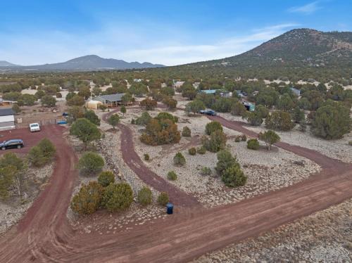 Near Gc Train-1acre-gym-king-parking-kitchen-wifi