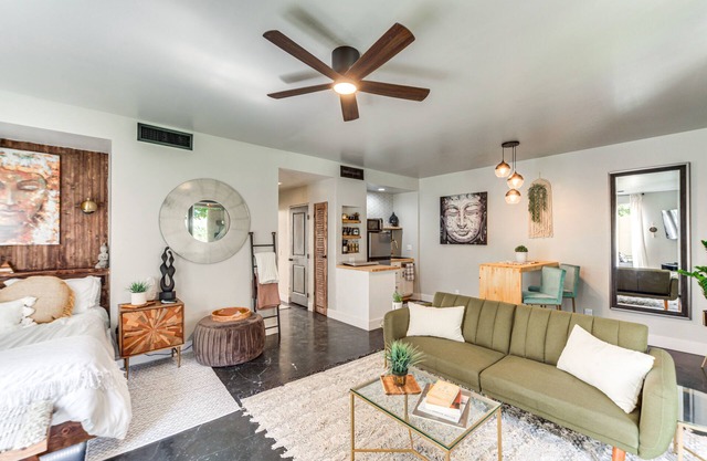 Near Golf: Indian Wells Studio w/Pool Access