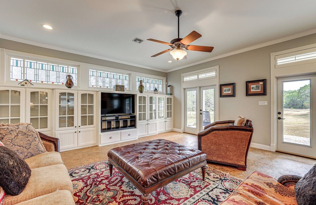 Near Golfing & Parks: Serene San Antonio Home