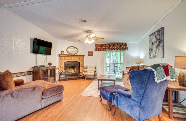 Near Historical Sites: Quiet St Helena Island Home