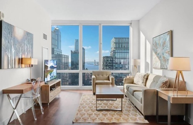 near Hudson Hards 2 Deluxe BR | 42nd Street