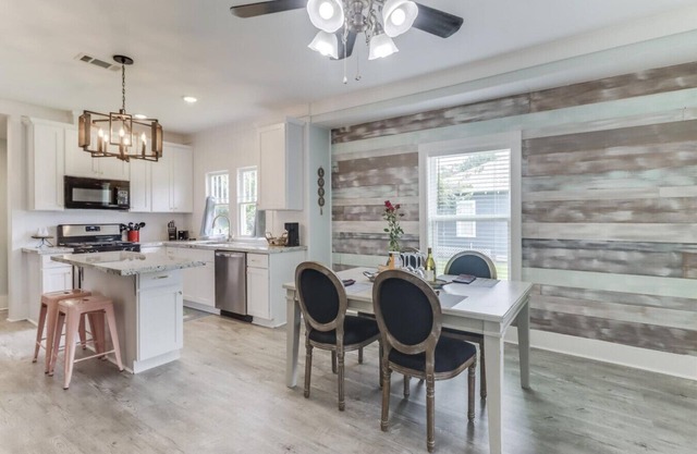 Near Island View Casino, the Gulfport Aquarium, Restaurants, Beaches, and the Beautiful Jones Park!