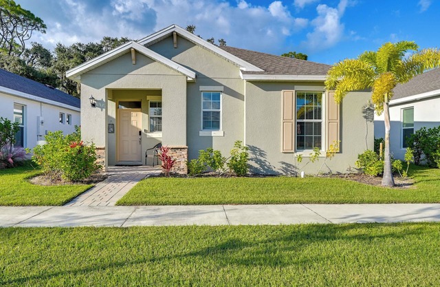 Near River & Parks: LaBelle Family Home w/Patio