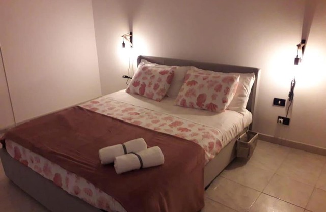 NEAR THE SEA Via Cattaro