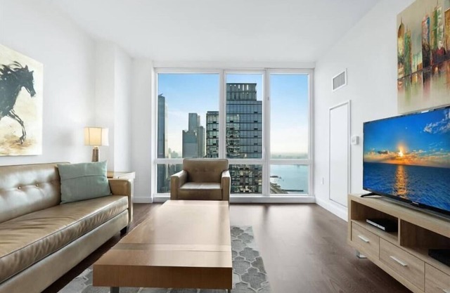 near Times Square 1 Deluxe BR | Kitchen + Washer/D